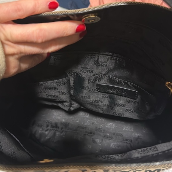 Michael Kors Large Shoulder Bag - Picture 7 of 9